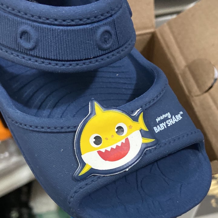 review photo of Grendene baby shark sandalia infantil shared by @taliki on 17 Apr 2022 - review