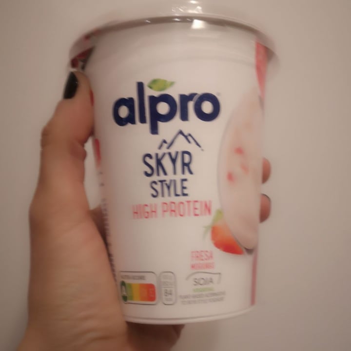 photo of Alpro Fresa Morango Soja Skyr Style High Protein shared by @olatzhp on  13 Feb 2020 - review