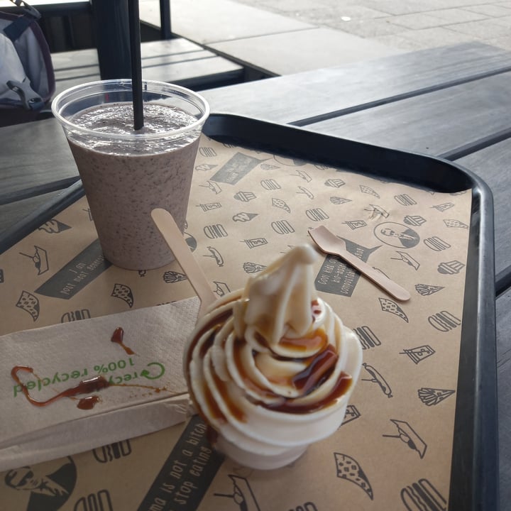 photo of Vincent Vegan Caramel Mylkshake shared by @soracat on  17 Oct 2022 - review