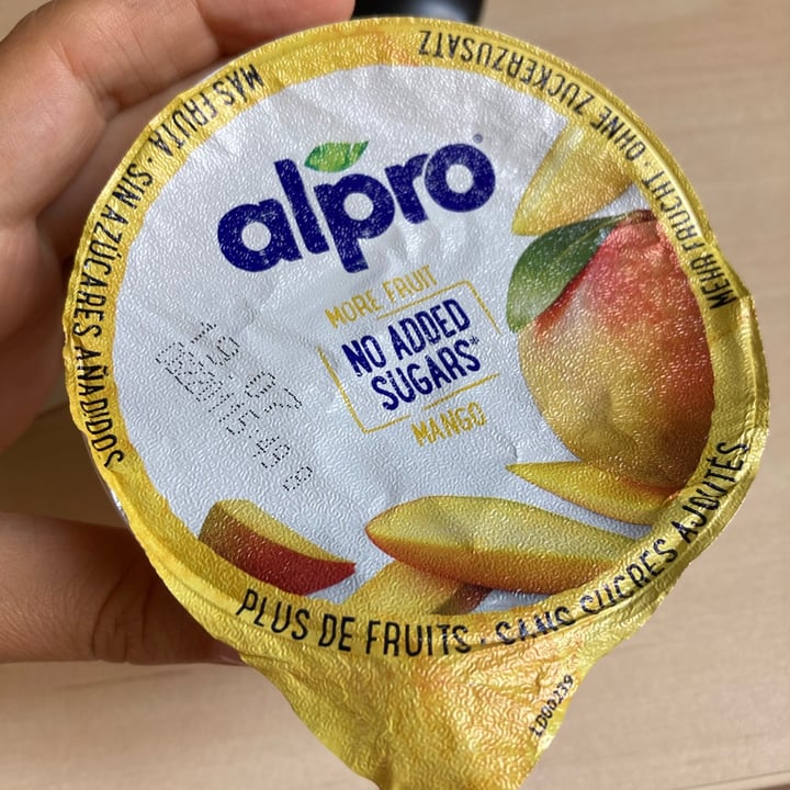 photo of Alpro alpro yogurt di soia mango shared by @stellamaris88 on  30 Jun 2022 - review