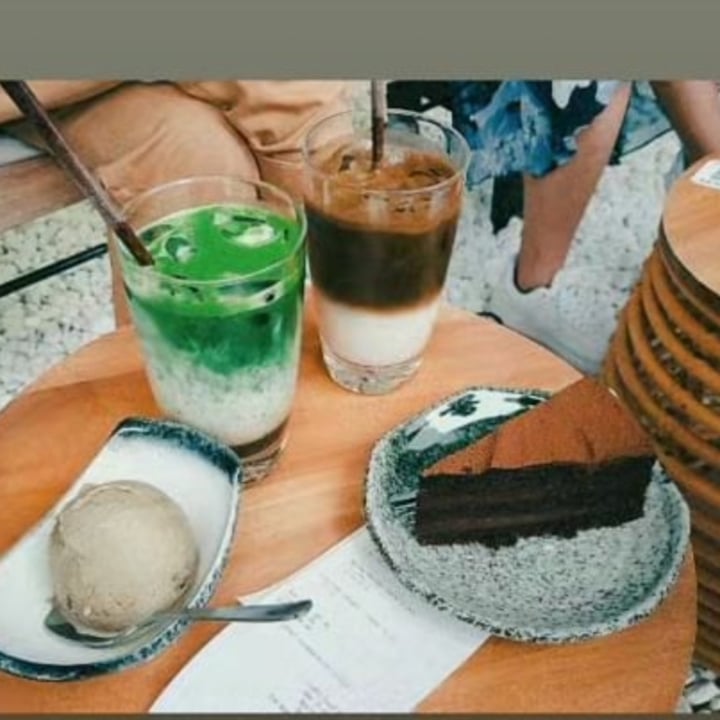 review photo of Hvala Matcha Hojicha Latte (with oat milk) shared by @tintino on 25 Dec 2020 - review
