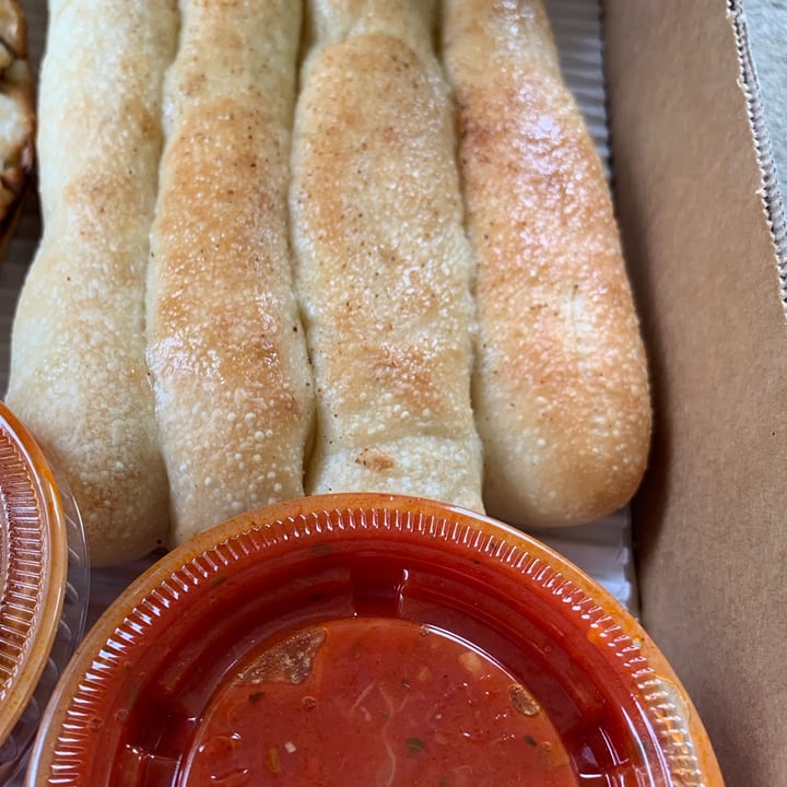 photo of Mother Bear's Pizza Campus Breadsticks shared by @uplandspeaksanctuary on  23 May 2022 - review