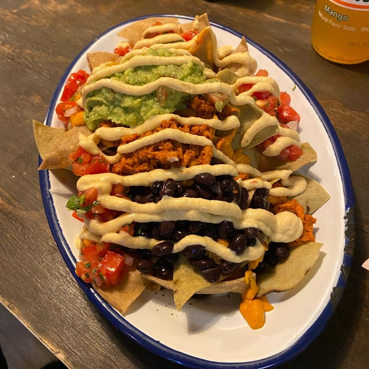 photo of Monchito Nachos con Chile carne y queso cheddar shared by @juliprisma on  24 Aug 2022 - review