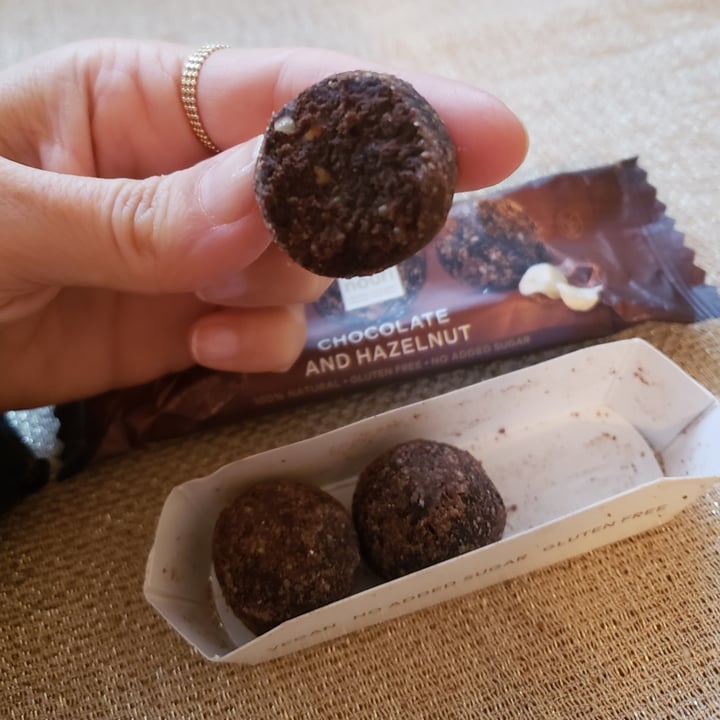 photo of Nouri Chocolate and Hazelnut Truffles shared by @lilwanderer on  19 Dec 2022 - review