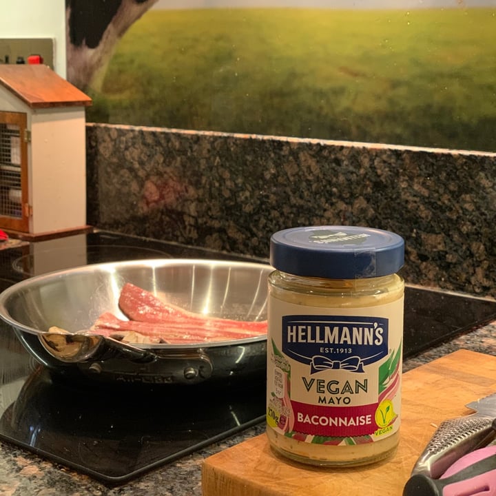 photo of Hellmann’s Vegan mayo baconnaise shared by @buzzgirl260 on  17 Sep 2021 - review