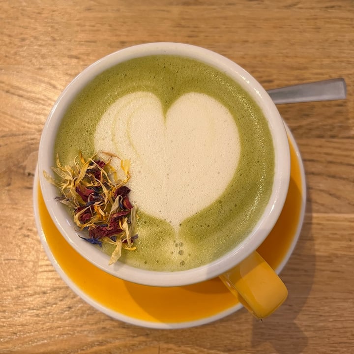 photo of Sunny Side Up Matcha latte shared by @maddalenafranzini on  15 Nov 2022 - review