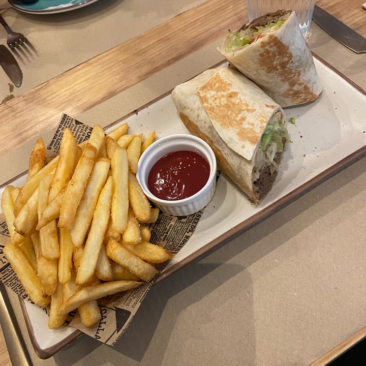 photo of Mandarina Plant Based Kitchen Shawarma vegano shared by @danagambini on  26 Feb 2022 - review