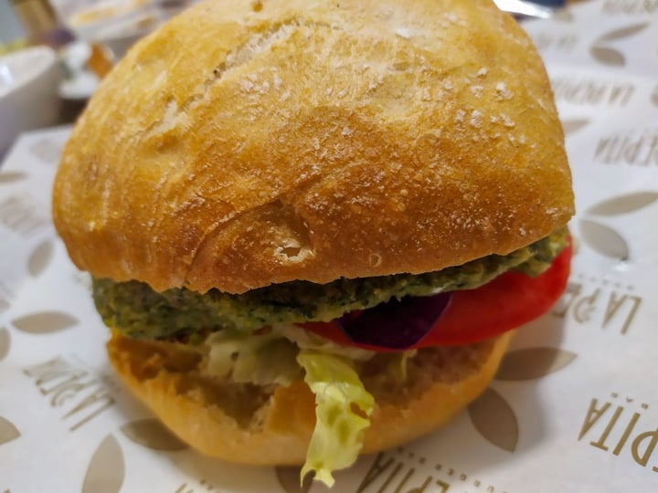photo of La Pepita Burger Bar - Santander Hanburguesa Veggie (Cambiando El Pan A Vegano) shared by @alucinapepinillos on  25 Nov 2019 - review