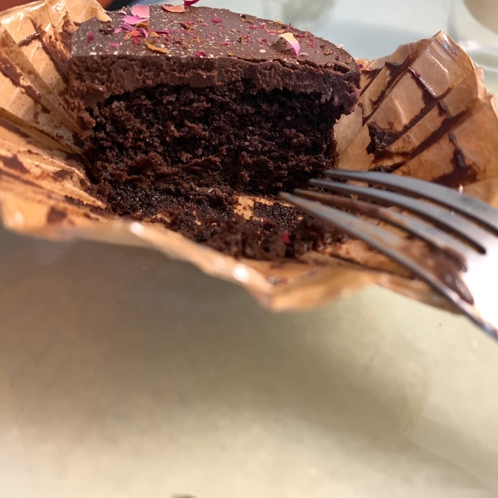 photo of Roa The Midnight Cake (Pick-up Only) Midnight Classique Cupcake shared by @chocolateeclair on  30 Mar 2021 - review