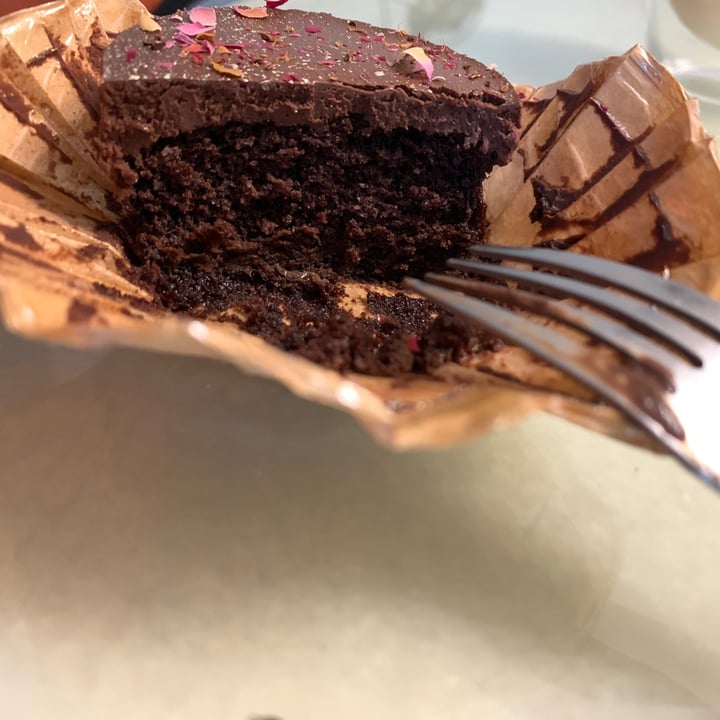 review photo of Roa The Midnight Cake (Pick-up Only) Midnight Classique Cupcake shared by @chocolateeclair on 30 Mar 2021 - review