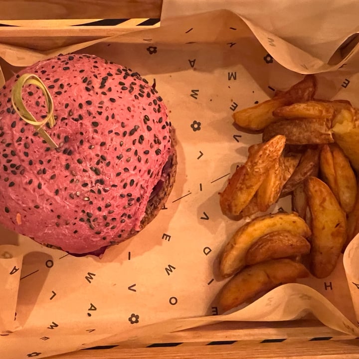 review photo of Flower Burger Puffo Burger shared by @annaberardengo on 25 Apr 2022 - review