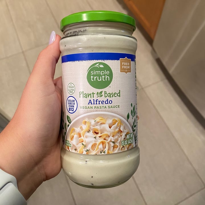 photo of Simple Truth Plant Based Alfredo Vegan Pasta Sauce shared by @jennifercarney on  25 Aug 2021 - review