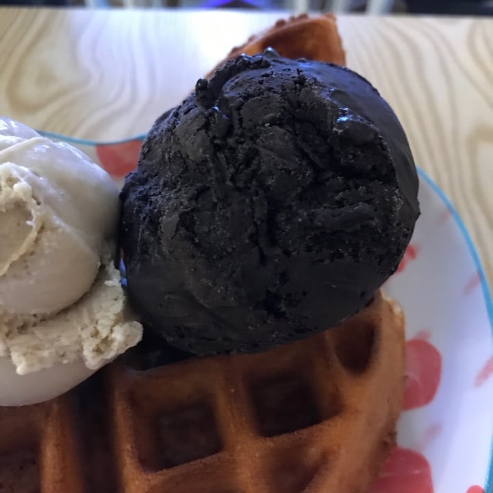 photo of Heartbreak Melts Ice Cream Cafe 90% Dark Chocolate Resentment shared by @ziggyradiobear on  11 Jun 2022 - review