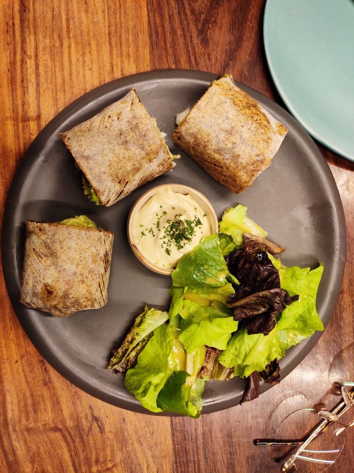 photo of Greenr Cafe Rolls With Hummus Dip (Can't Remember Exact Name) shared by @sanket001 on  18 Nov 2019 - review