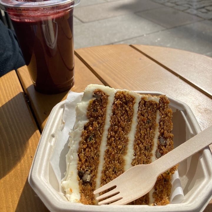 review photo of Veggie De Luca Vegan Carrot Cake shared by @nicoleregine on 27 Apr 2021 - review