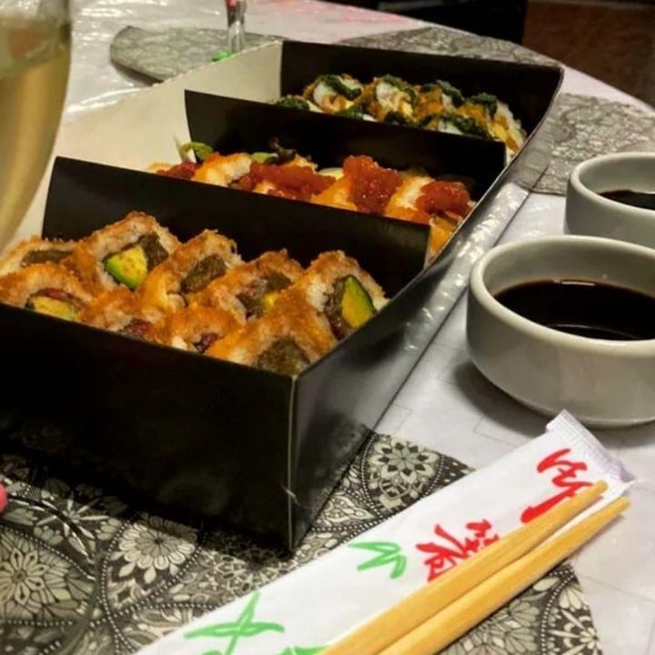 review photo of Jiro Sushi Villa Ballester Sushi vegano shared by @camubargados on 30 Apr 2022 - review