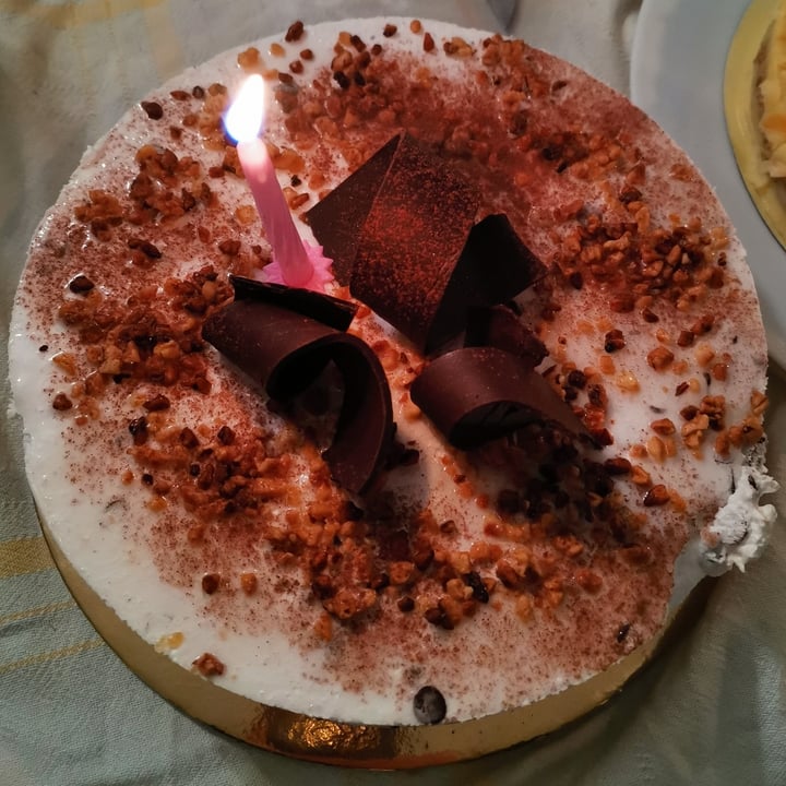 review photo of Vercesi Gelateria Artigianale (pasticceria fredda) Torta Gelato Alle Nocciole shared by @alifilos on 18 Jun 2022 - review