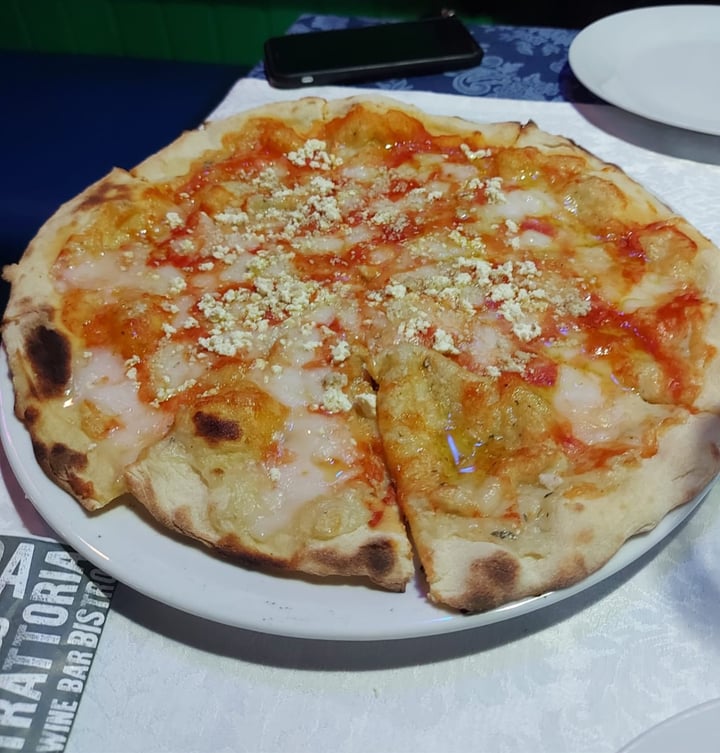 photo of Veganfruttariano pizza ai quattro formaggi shared by @martinavirdis on  29 May 2022 - review