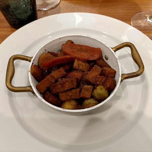 Photo of the dish “Tempeh con cavoletti e carote in salsa di soia”