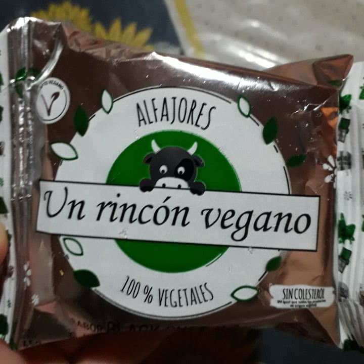 photo of Un Rincón Vegano Alfajor Black Chocolate shared by @solange on  15 Nov 2020 - review