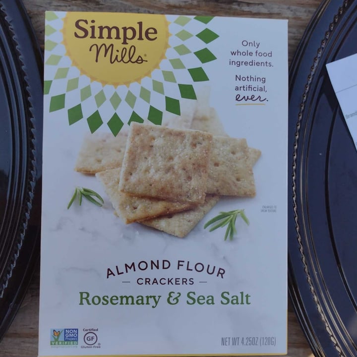 photo of Simple Mills Rosemary & salt almond flour crackers shared by @homarvelous on  13 Mar 2021 - review