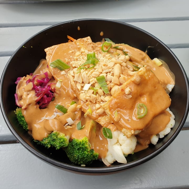 photo of SHIYU modern fusion kitchen Peanut Tofu Bowl shared by @janaplantpowered on  04 Jul 2021 - review