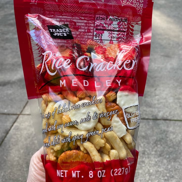 photo of Trader Joe's Rice Cracker Medley shared by @lilyogimeg on  28 May 2022 - review