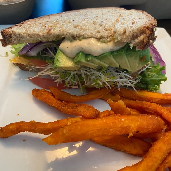 photo of Chicago Diner Straight up veggie shared by @perfectlyplantbased on  03 Aug 2021 - review