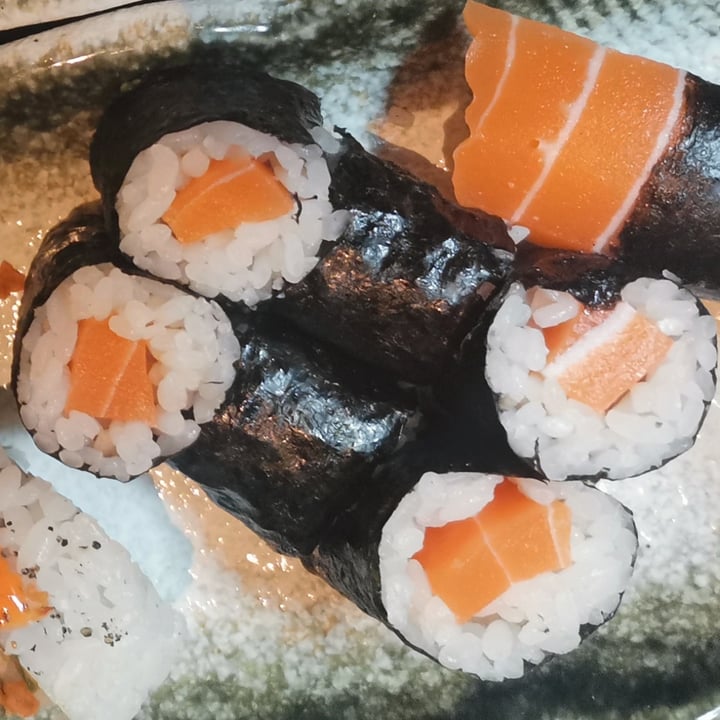 photo of Domò Sushi Hosomaki Salmone Vegan shared by @elevegansoul on  01 Apr 2022 - review