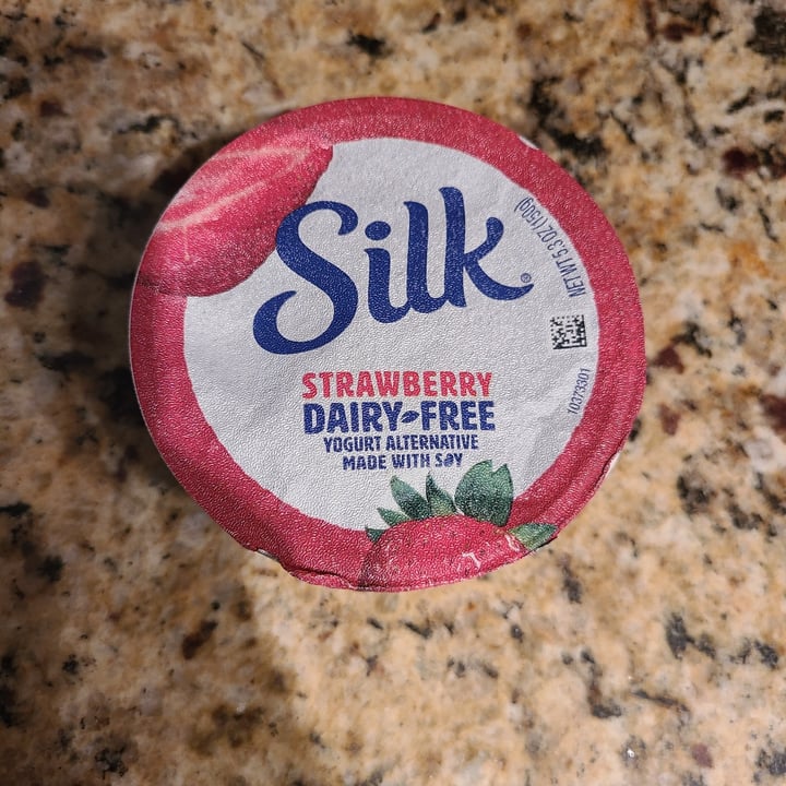photo of Silk Strawberry Soymilk Dairy-Free Yogurt Alternative shared by @michmtz09 on  14 Oct 2020 - review