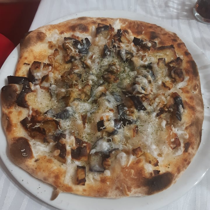 photo of Trinacria Pizzeria Pizza Panelle e Melanzane Fritte shared by @noemicrimson on  04 Oct 2022 - review