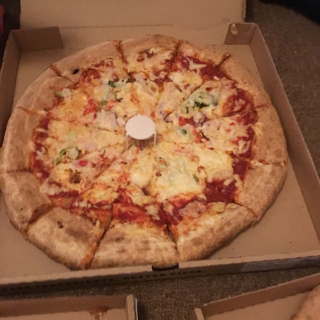 「Vegan Sweetcorn and Pepper Pizza」の料理の写真