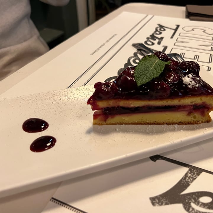 review photo of Cinema Teatro Trieste torta vegana amarena shared by @n4taab27 on 28 Sep 2022 - review