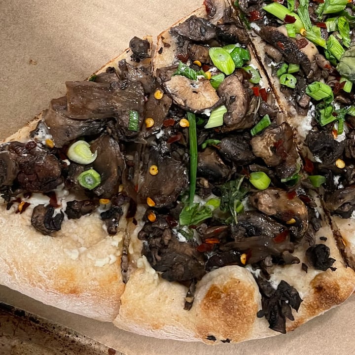 photo of Christopher's Kitchen Mushroom Truffle Pizza shared by @sangria on  03 Mar 2022 - review