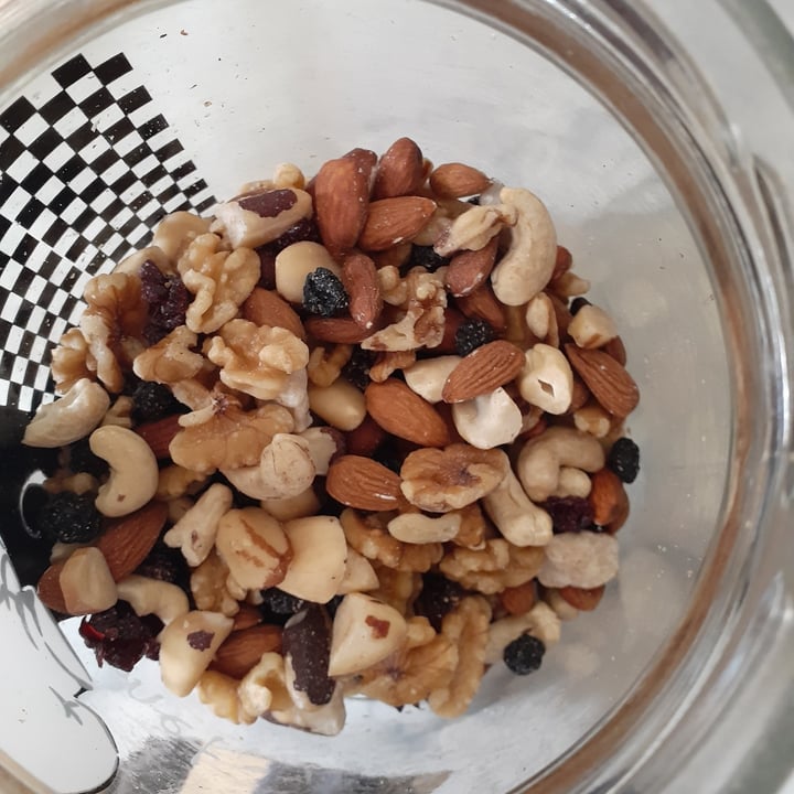 review photo of emporio cerealia Mix de Castanhas shared by @bethbettencourt on 10 May 2022 - review