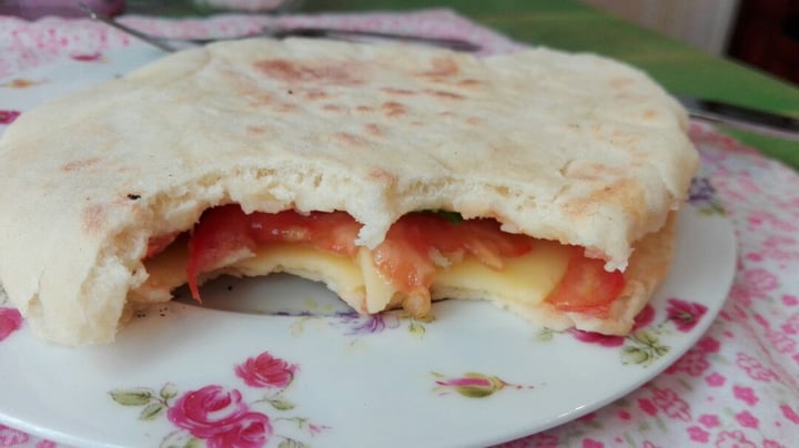 photo of Deli De Las Rosas Ciabatta de queso, tomate y rucula shared by @santiagobozzone on  13 Mar 2020 - review