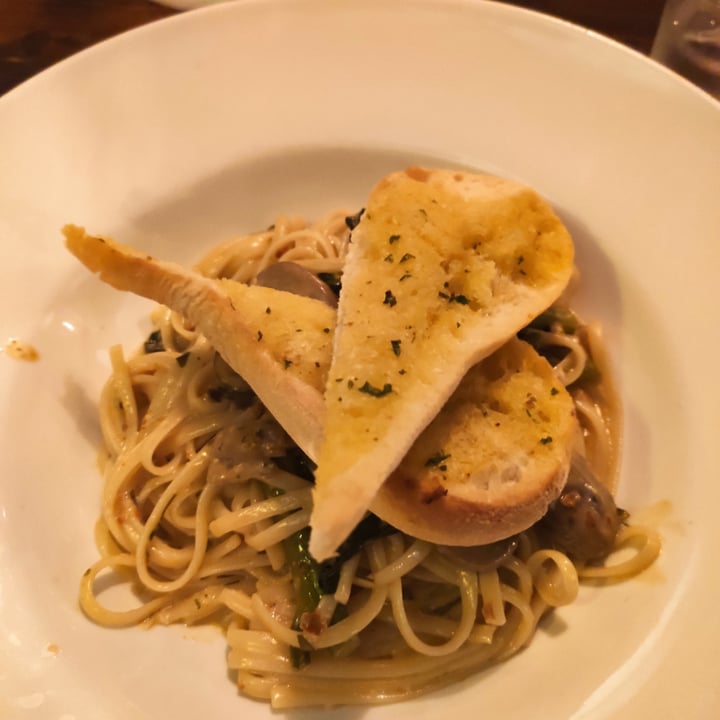 review photo of Veldons Seafarer Bar & Restaurant Linguine with spinach, onion and bread shared by @maryd9 on 13 Apr 2022 - review