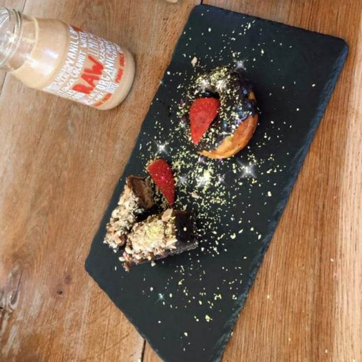 review photo of Scheckter's RAW Gourmet Snickers shared by @hennievd on 30 Aug 2020 - review