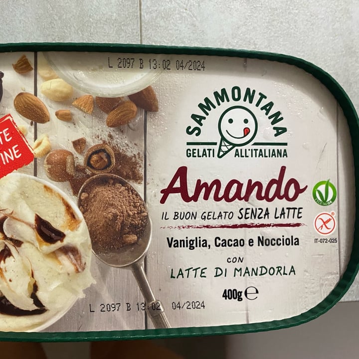 photo of Sammontana Amando Sammontana gelato Vaniglia Cacao Nocciola shared by @ellielli on  28 May 2022 - review