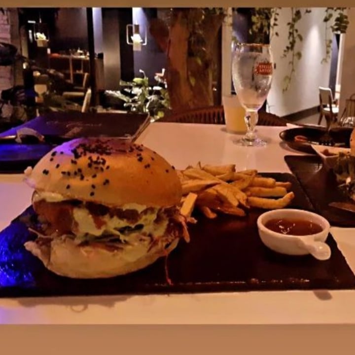 review photo of Samadhi Hamburguesa shared by @defyhdez on 12 Jun 2022 - review