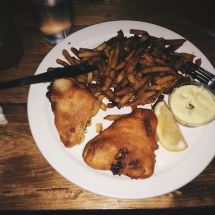 photo of The Hogtown Vegan on College Phish n chips shared by @lynnetomlinson on  17 Jan 2021 - review