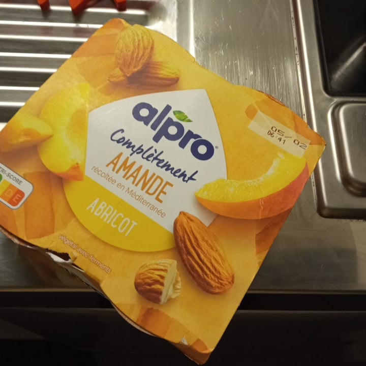 photo of Alpro Complètement Amande - abricot shared by @kuraudia on  30 Jan 2022 - review