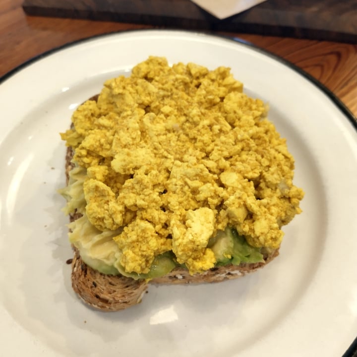 review photo of Le Blé Av. del Libertador y Oro Tostada con palta y tofu revuelto shared by @vaninaza on 12 Nov 2022 - review