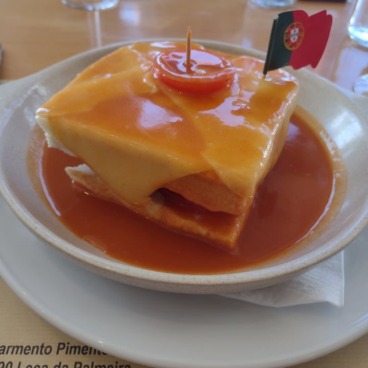 review photo of Francesinha Al Forno Francesinha de Tofu shared by @csanjosbranco on 01 Mar 2022 - review