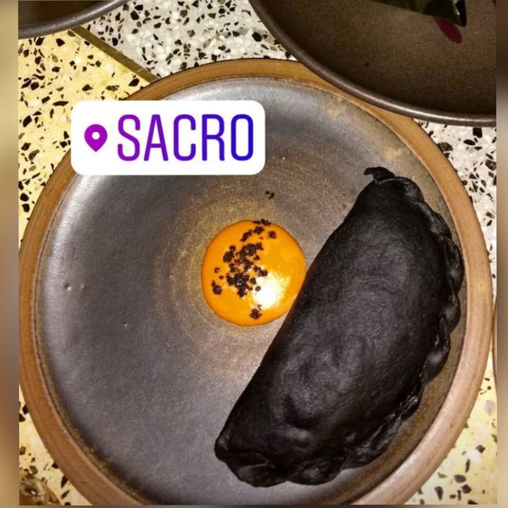 review photo of Sacro Empanada carbón activado shared by @daianagonzalez on 09 May 2021 - review