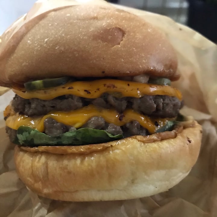 photo of Love Handle  Double Cheese Burguer shared by @veganwarrior666 on  03 Feb 2021 - review