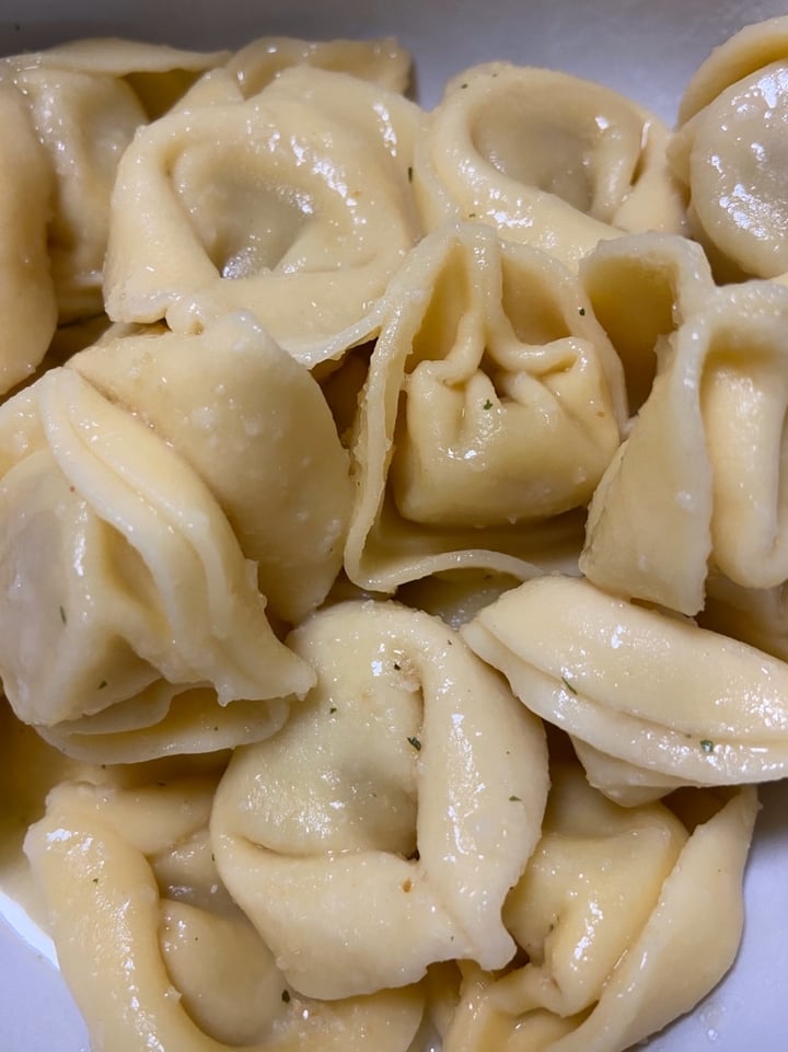 photo of Kite Hill Tortellini with Almond Milk Ricotta Alternative shared by @savsahara on  28 Mar 2020 - review