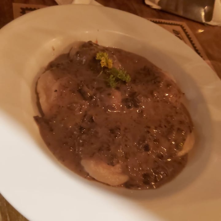 review photo of Las Sorrentinas Sorrentinos De Espinaca, Muzzarella Y Nueces Con Crema De Almendras Y Hongos shared by @evelaverne on 27 Sep 2022 - review