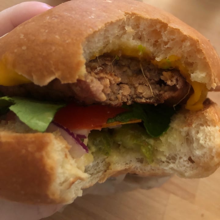 photo of Hank Burger La Catcheuse Burger shared by @rabuchan on  28 Jun 2021 - review