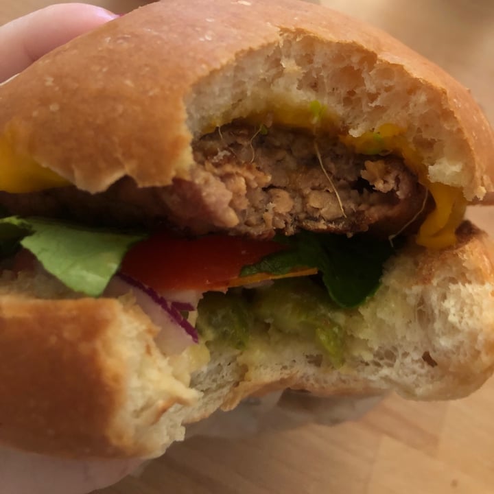 review photo of Hank Burger La Catcheuse Burger shared by @rabuchan on 28 Jun 2021 - review